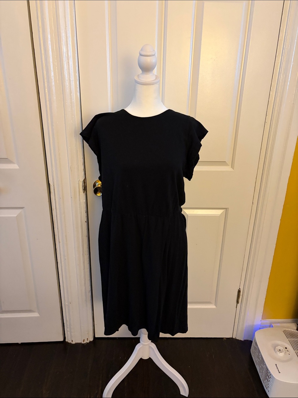 Women's Black Mini Dress - Elegant Short-Sleeve Style